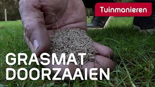 Grasmat doorzaaien en kale plekken behandelen  Hoe onderhoud je het gazon 6  Tuinmanieren [upl. by Noseimaj258]