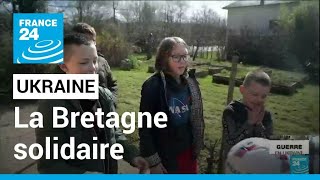 Accueil des réfugiés ukrainiens en France  La Bretagne solidaire • FRANCE 24 [upl. by Nauqal915]