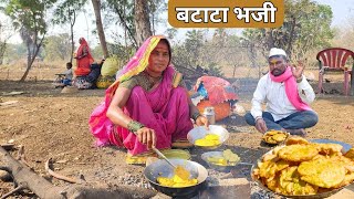 बटाटा भजी  Batatyachi Bhaji Recipe  BanaisRecipe  Aloo Pakoda Recipe [upl. by Noemys584]