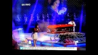 Jenni Rivera Funeral Service Jackie le canta a su madre quotTu Estas Aquiquot [upl. by Maddy]