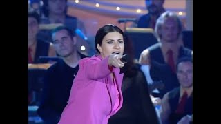 Laura Pausini  UnEmergenza DAmore  Un disco per lestate 1999 HD [upl. by Saxet247]