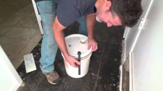 How to remove a 5 gallon bucket lid [upl. by Yrrac]