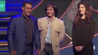 Bigg Boss 13 Review Salman Khan Cleans BB13 Washroom Contestants In Shock [upl. by Josler]