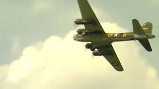 B17 quotYankee Ladyquot quotTexas Raidersquot quotMemphis Bellquot in formation [upl. by Lavona372]