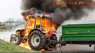 Traktor gerät während der Fahrt in Brand [upl. by Suhcnip494]