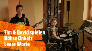 Tim 12 amp David 9 spielen live Böhse Onkelz  Leere Worte mit Solo EGitarre amp Schlagzeug Cover [upl. by Doralynn977]