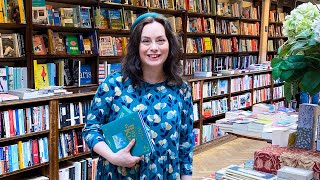 London Bookshop Vlog Touring Best London Bookshops 📚 ❤️ [upl. by Nahtanaj]