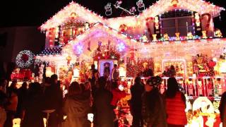 The Lynch House Christmas Lights in Whitestone NY 2013 [upl. by Akir647]