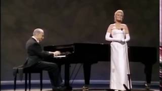 Cantante lirica canta e il pianista si spaventa [upl. by Bate]