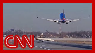 Video shows planes nearly collide at Chicago airport [upl. by Lebama612]