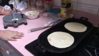 Tortillas de harina en tortillera eléctrica parte 2 [upl. by Brocklin]