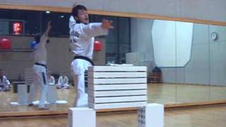 Tae Kwon Do  Porenbeton Bruchtest  Pourous concrete [upl. by Ynnek]