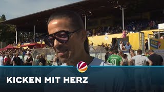 BenefizFußball Sasha Jorge González und Co kicken für kranke Kinder [upl. by Lennod764]