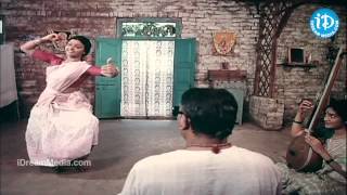 Koluvai Vunnade Song  Swarnakamalam Movie  Venkatesh  Venkatesh  Ilayaraja [upl. by Critchfield]