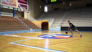 Basketball  Apprendre le double pas vidéo débutants [upl. by Adohr]