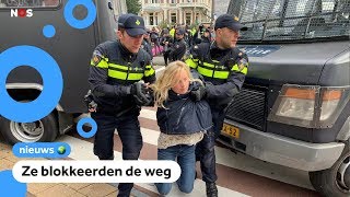 Politie pakt mensen op bij klimaatprotest in Amsterdam [upl. by Ecnirp955]