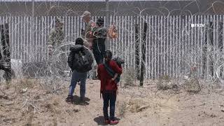 Migrant Family stopped from Hopping Border Wall on Texas  Mexico border [upl. by Ecila]