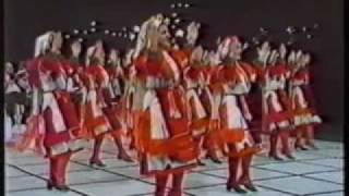 quotMariovska Tresenicaquot Macedonian Folk Dance [upl. by Lazor708]