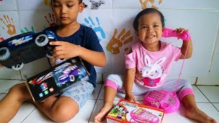 Bocah Imut Unboxing Mainan Telepon Teleponan Dan Mobil2an Jeep [upl. by Ereveneug]