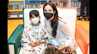 Duchess Meghan Markle Surprises Kids at LA Hospital  E News [upl. by Tutto525]