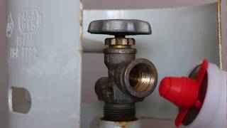 iGAZ POL LPG Propane Valve Seal  Fitting and Removal [upl. by Bonacci]