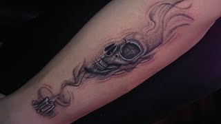 Tatuaje Craneo con vela Puntillismo de Arrastre 3RL Tattoo Timelapse [upl. by Annabell502]