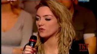 Léa Castel feat Soprano  Dernière Chance Live TNT Show [upl. by Vala840]