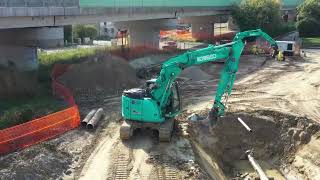 Kobelco SK140SRLC7 and SK85MSR7 working on a pipeline in Italy [upl. by Tessler]