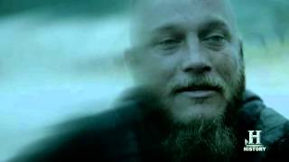 Vikings 2x01  Ragnar say goodbye to his dead daughter Gyda [upl. by Renny]