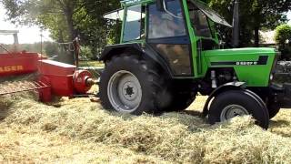 Deutz 5207c met een Welger AP 52 balenpers [upl. by Yecnay]