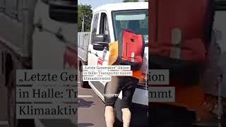 „Letzte Generation“Protest in Halle Weißer Kleintransporter rammt Aktivisten  Klima Unfall [upl. by Eelyab381]