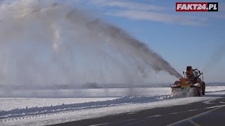 Zima na lotnisku im Lecha Wałęsy w Gdańsku [upl. by Euqinu181]