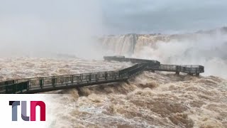 Cataratas del Iguazú el agua desprendió parte de la pasarela de la Garganta del Diablo [upl. by Moreland]