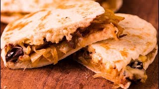 Sandwich de Pan Árabe con Cebollas Caramelizadas y Queso  Receta Rápida [upl. by Rebmac565]