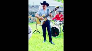 Le gusta mucho que le lleven serenata grupo norteño CASTIZO jojutla morelos [upl. by Hairim]