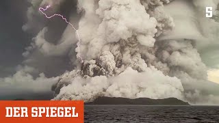 Inselbewohner filmen Vulkanausbruch auf Tonga  DER SPIEGEL [upl. by Knuth]