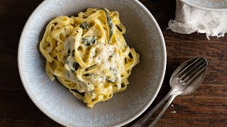 Tagliatelle Nudeln mit Spinat Gorgonzola Soße [upl. by Anirbys]