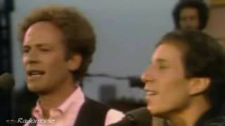 Simon and Garfunkel Live  Mrs Robinson [upl. by Boccaj60]