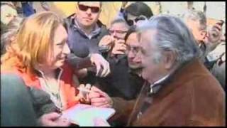 Mujica se retiró visiblemente irritado de la Expo Prado [upl. by Anilyx]