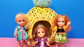 Sleepover  Elsa amp Anna toddlers  Rapunzels house  Barbie [upl. by Alilak]