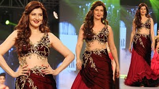 Sangeeta Bijlani Walks The Ramp At The Archana Kochhar Show 2017 [upl. by Durnan]