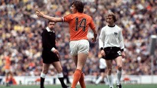 Johan Cruyff Las Mejores Jugadas De Un Genio [upl. by Bores]