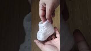 Easy crochet for beginners tutorial baby booties baby shoes crochet short [upl. by Nykal]