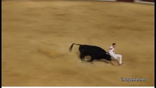 Accident Recortadores de toros fiesta en Plaza de Toro de Ondara 2016 [upl. by Eceinahs]