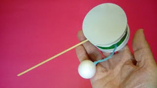 Como fazer um tamborzinho com materiais recicláveis e descartáveis DIY  instrumentos musicais [upl. by Leahcimrej67]