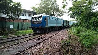 Two Trains are meeting at Narahenpita Railway Station Sri Lanka [upl. by Augie]