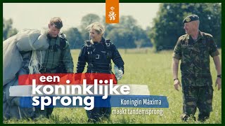 EEN KONINKLIJKE SPRONG Koningin Máxima maakt tandemsprong [upl. by Bollinger]