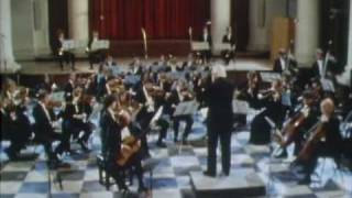 Julian Bream plays Concierto de Aranjuez by Joaquin Rodrigo Part 2 [upl. by Aehsrop967]