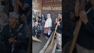 Musik lesung Suku osing Banyuwangi jadi favorit foto pengunjung desa adat Kemiren sunriseofjava [upl. by Acassej235]