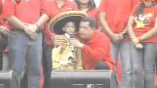 Niño dedica canción de cumpleaños a Rosinés hija del Presidente Chávez [upl. by Vitale]